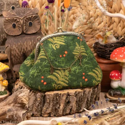 Клатч на фермуаре «Ягоды папоротника»