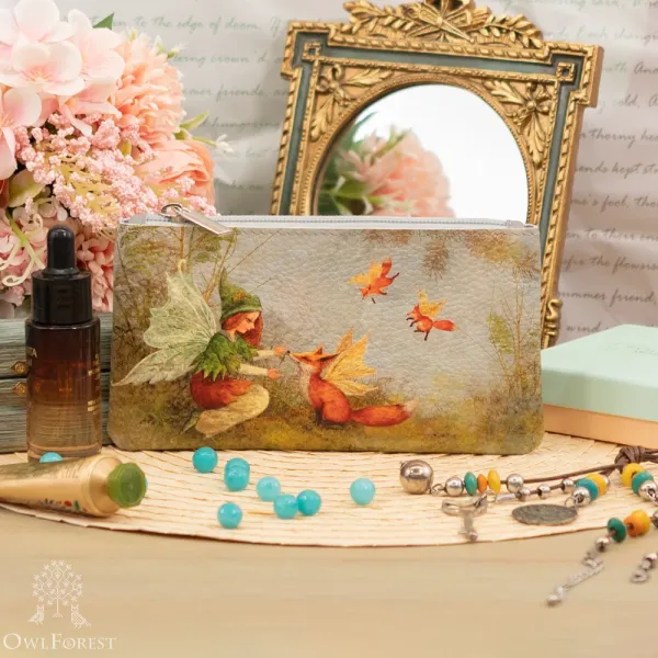Косметичка кожаная «Феечка и лисы»